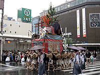 巡行する油天神山