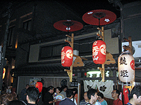 霰天神山町会所前