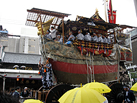 船首船尾に屋根をつけた雨仕様