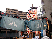 新町通の八幡山