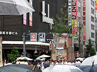 北に定まり進む八幡山