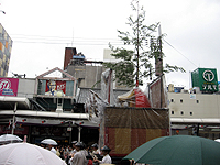 巡行する八幡山