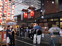 雨の鯉山