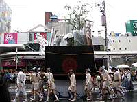 金幣、鳥居、鯉、お社