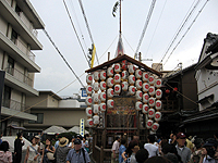 定位置に建てられた北観音山